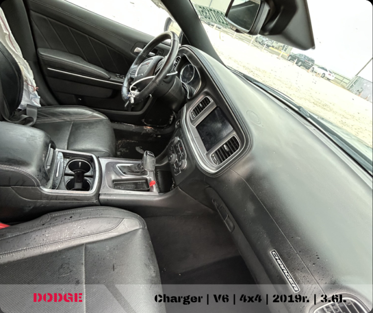 wnętrze Dodge Charger 4x4 realizacja importu z USA